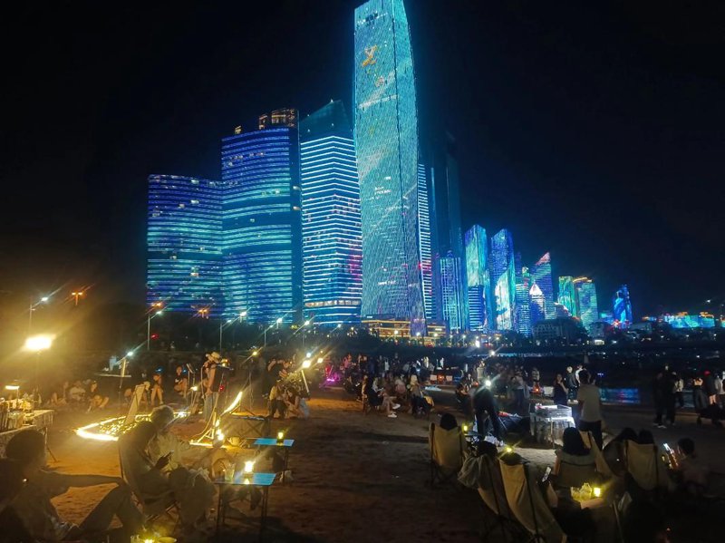 青岛照明设计师如何绘制光影的艺术画卷